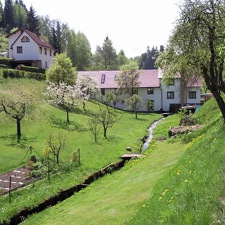 Dom wakacyjny Relaxing With Garden